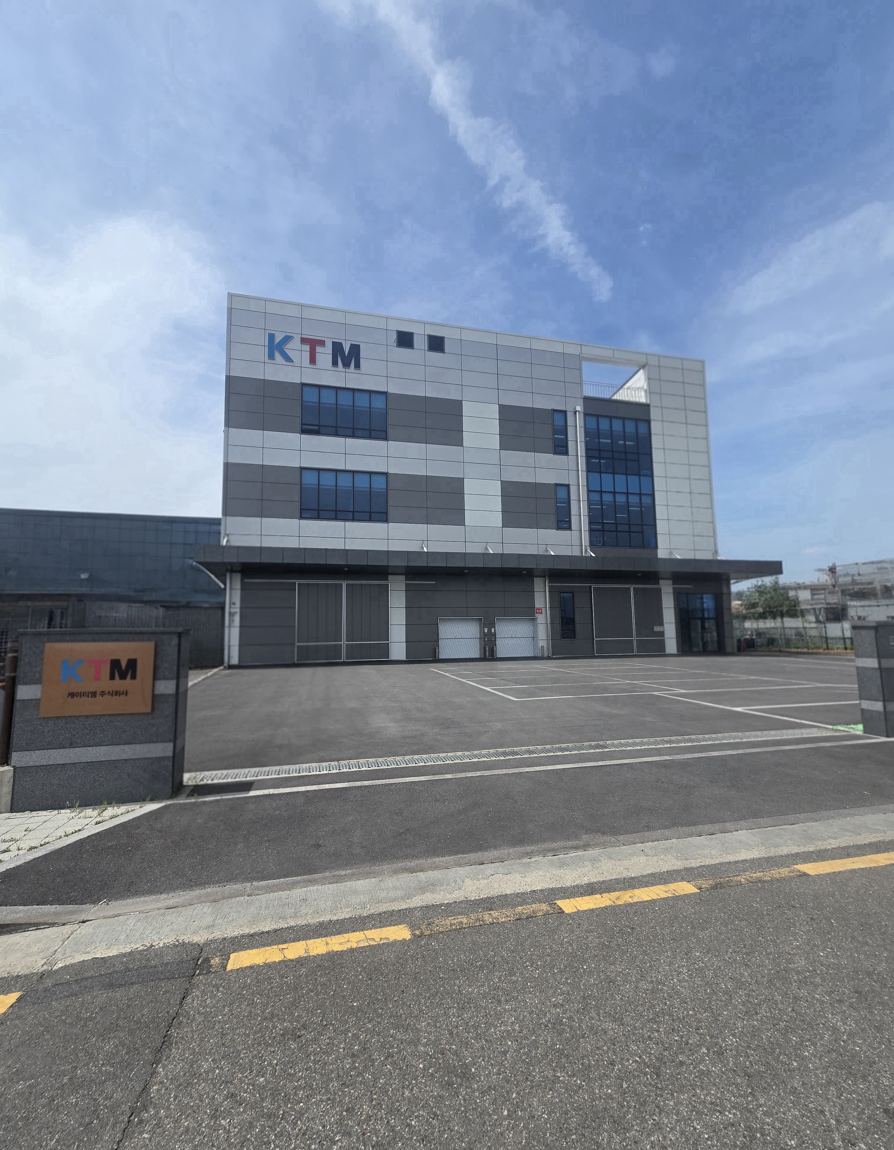 KTM 창고 내부